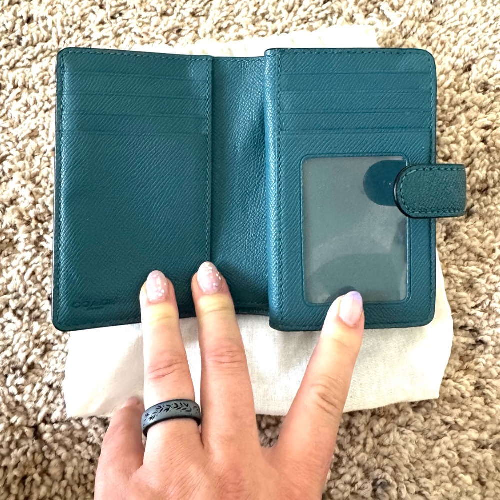 Coach Metallic Teal Pebble Leather 2 way Crossbody with Matching Wallet - Picture 3 of 14